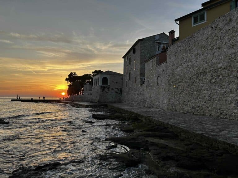 Chorwacja Novigrad dlaczego wakacje spędzić właśnie tu?